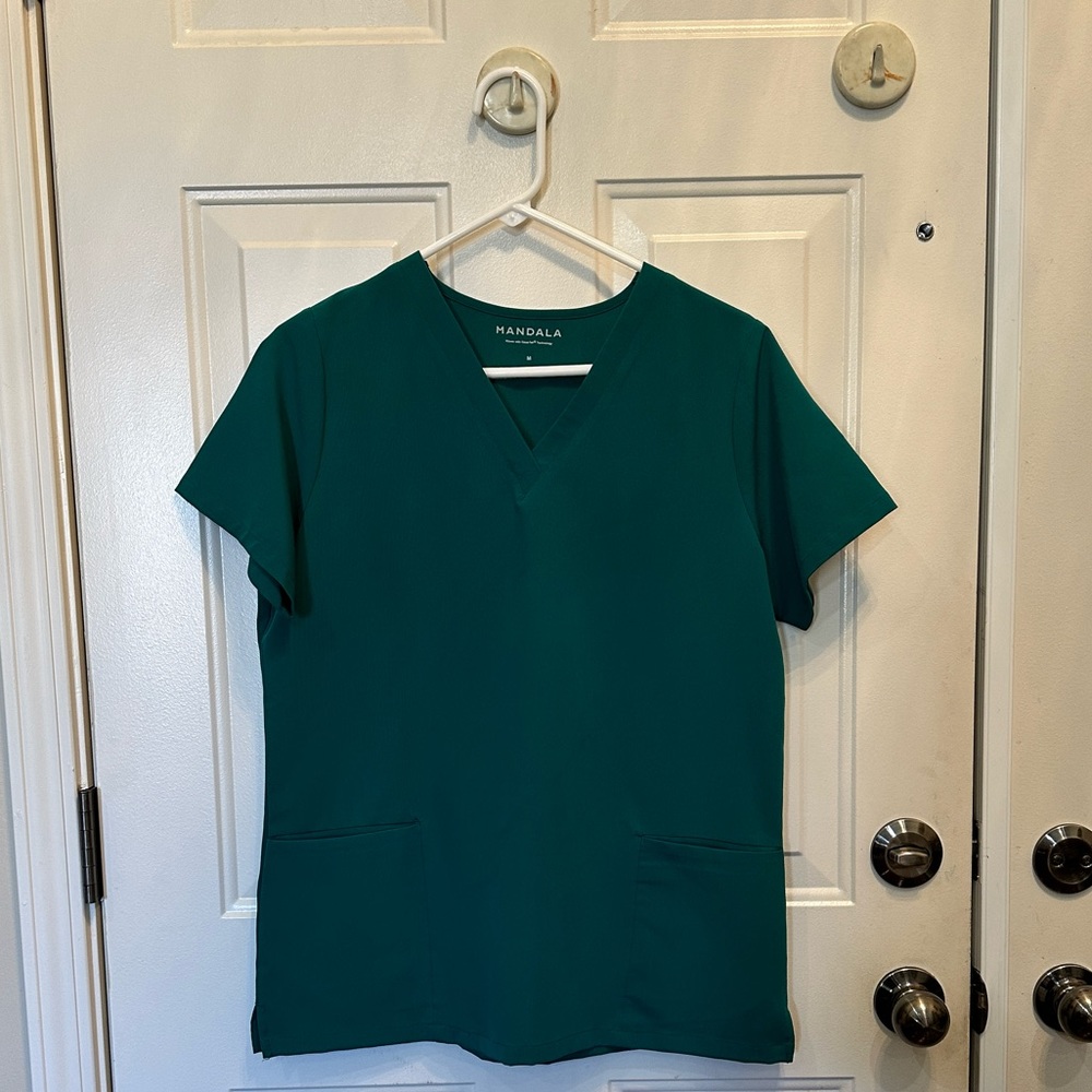 Mandala 6 Pocket Top Hunter Green Medium